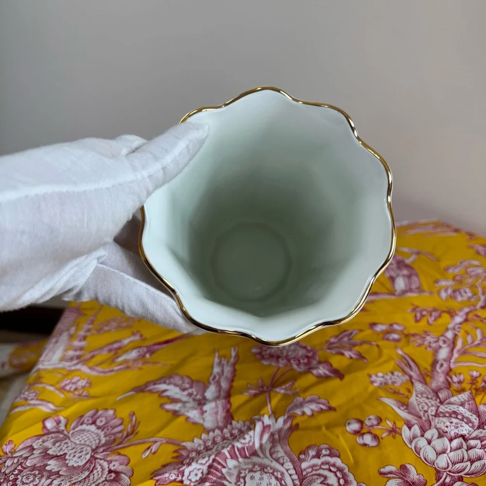 Aynsley Pembroke Gold Trim Porcelain Vase England Chinoiserie Garden Floral
